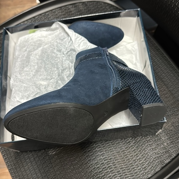 Karen Scott Womens Ivvy Faux Suede Almond Toe Ankle Boots - Picture 3 of 4